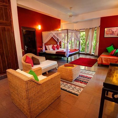 The Willow Boutique Hotel Phnom Penh Bagian luar foto
