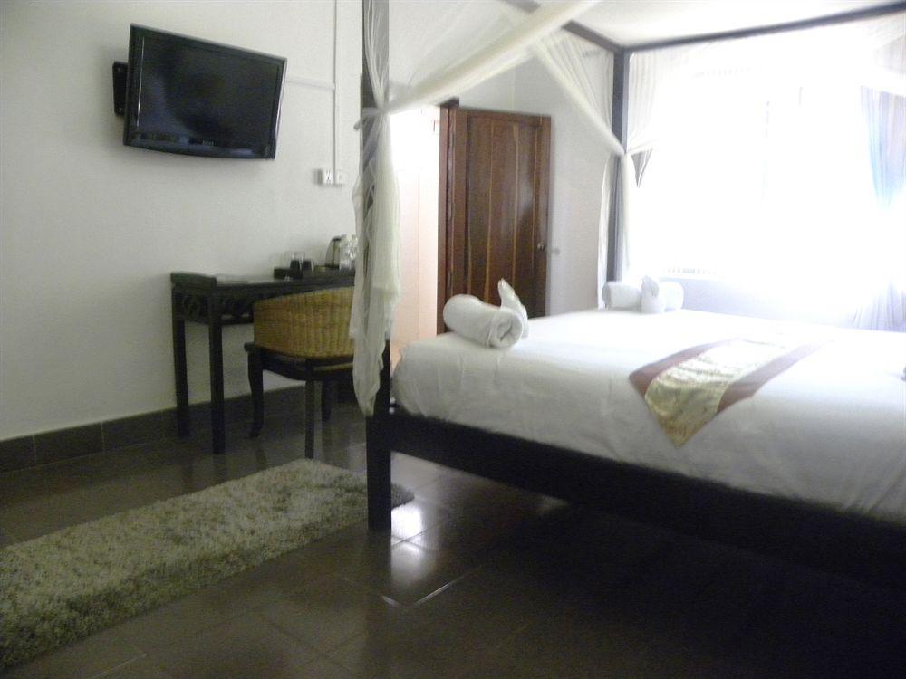 The Willow Boutique Hotel Phnom Penh Bagian luar foto